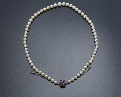 Lot 9 - A cultured pearl single-strand necklace, with 9ct gold amethyst cluster clasp