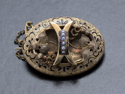Lot 20 - A late Victorian gold enamel and split pearl foliate brooch