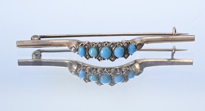 Lot 8 - An early 20th century gold turquoise and pearl brooch