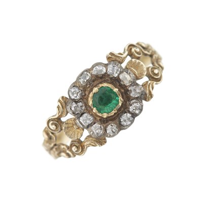 Lot 1 - A Georgian gold and silver, emerald and diamond cluster ring