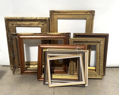 Lot 354 - A collection of 19th century and later carved...