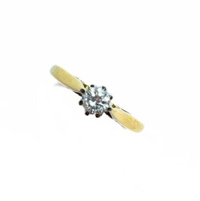 Lot 424 - An 18ct gold diamond single-stone ring