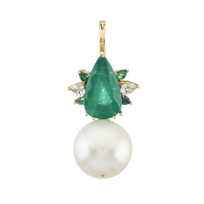Lot 58 - An emerald, diamond and pearl pendant