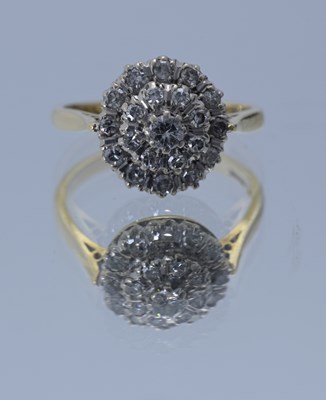 Lot 51 - An 18ct gold diamond cluster ring