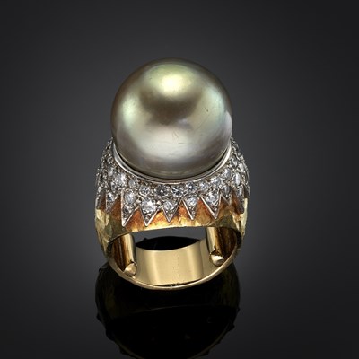 Lot 136 - Grima, an 18ct gold grey cultured pearl and diamond cocktail ring