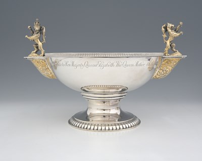 Lot 230 - Garrard & Co. Ltd., a cased Elizabeth II...