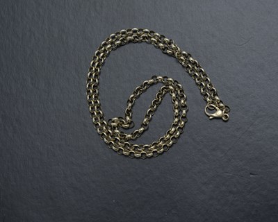 Lot 29 - A 9ct gold belcher-link necklace
