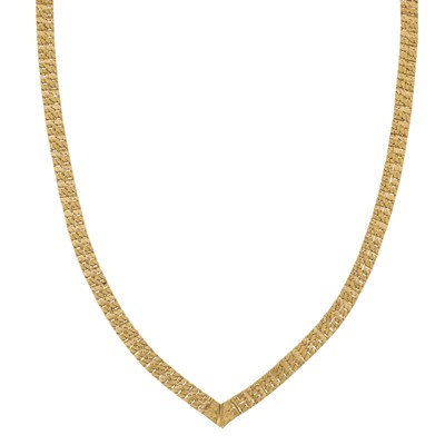 Lot 161 - A high carat gold flat-link chevron necklace