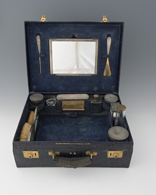 Lot 295 - An early twentieth-century fitted dressing...