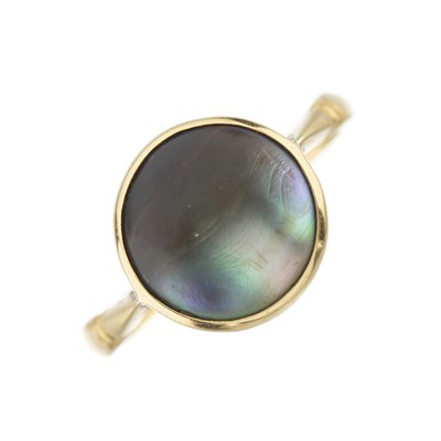 Lot 15 - An early 20th century 18ct gold blister pearl single-stone ring