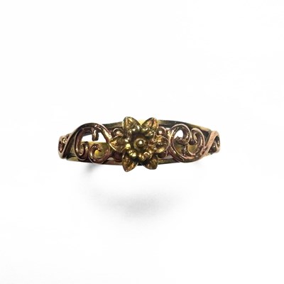 Lot 402 - Clogau, a 9ct gold floral dress ring