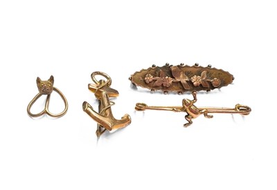 Lot 450 - Four late 19th to early 20th century gold brooches