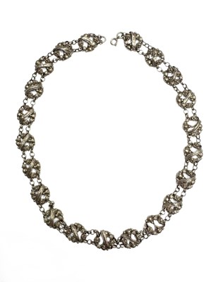 Lot 496 - A silver floral necklace