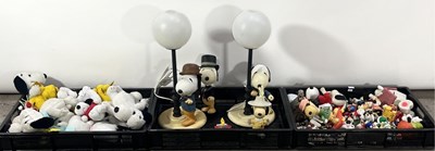 Lot 10 - A collection of vintage and retro Snoopy toys,...