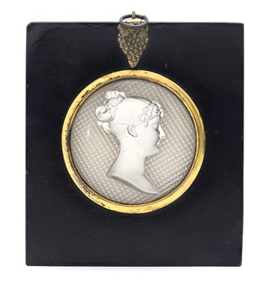 Lot 408 - An Apsley Pellatt sulphide glass portrait bust...