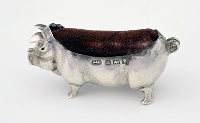 Lot 180 - A George V silver novelty pin cushion,...