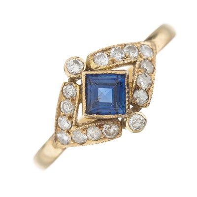 Lot 90 - An 18ct gold sapphire and diamond dress ring