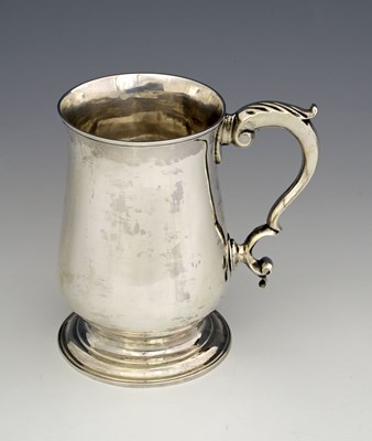 Lot 129 - A George III silver pint mug, of baluster form,...