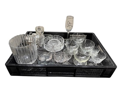Lot 48 - A qauntity of glassware to include a pair of...