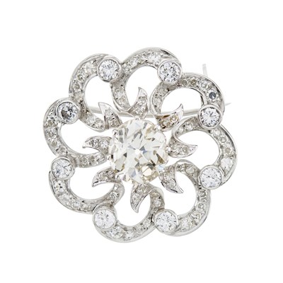 Lot 41 - A platinum diamond brooch