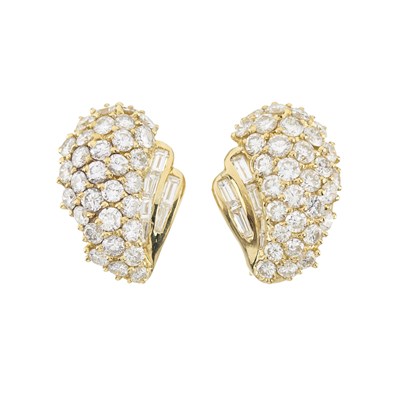 Lot 59 - A pair of 18ct gold diamond earrings