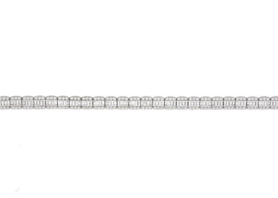 Lot 62 - An 18ct gold diamond line bracelet
