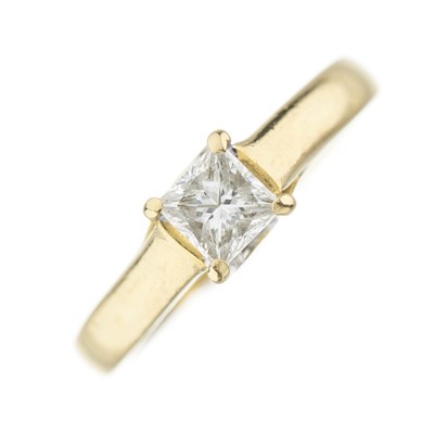 Lot 179 - An 18ct gold diamond single-stone ring