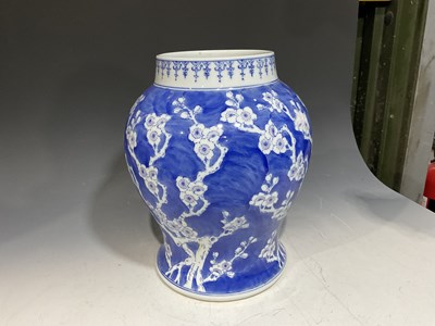 Lot 132 - A Chinese blue and white baluster lamp base,...