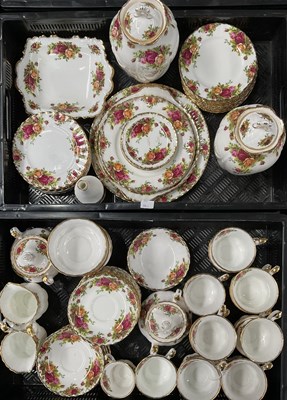 Lot 8 - An extensive part tea and dinner service with...