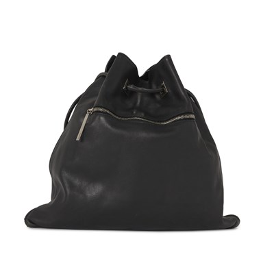 Lot 412 - Gucci, a black leather drawstring handbag.