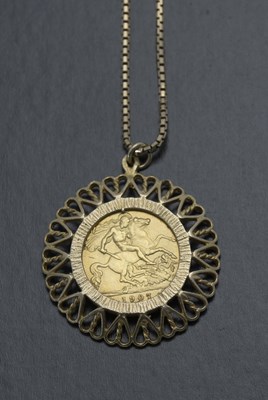 Lot 48 - An Edward VII 1907 half sovereign in 9ct pendant mount and chain