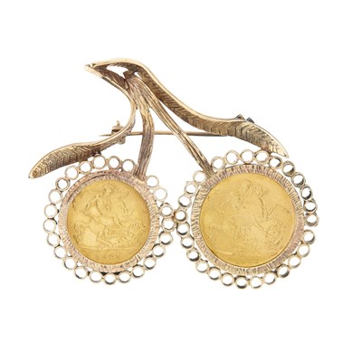 Lot 38 - George V, a full and a half sovereign accent cherry brooch