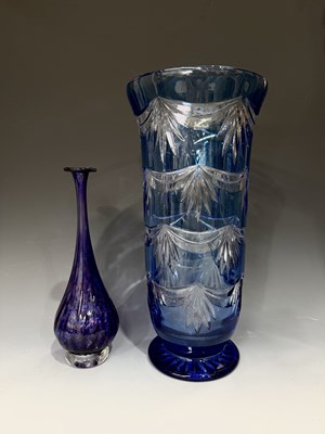 Lot 196 - A Jane Charles ribbed bulb form vase with...
