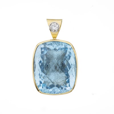 Lot 61 - An 18ct gold aquamarine and diamond pendant