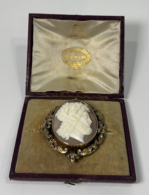 Lot 215 - A late 19th century shell cameo brooch