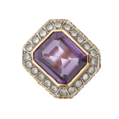 Lot 218 - An 18ct gold synthetic colour-change sapphire and colourless gem cluster ring