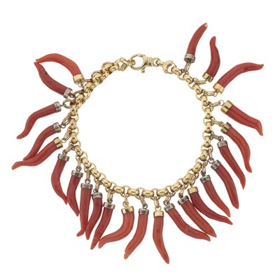 Lot 199 - An 18ct gold coral fringe bracelet
