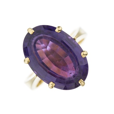 Lot 101 - An 18ct gold amethyst single-stone ring