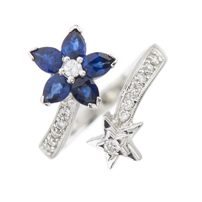 Lot 69 - An 18ct gold sapphire and diamond flower and star crossover ring