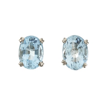 Lot 159 - A pair of aquamarine single-stone stud earrings