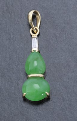 Lot 26 - An 18ct gold jade and diamond pendant