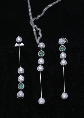 Lot 64 - An 18ct gold emerald and brilliant-cut diamond necklace and a pair of earrings
