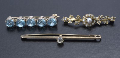 Lot 46 - Three gold gem-set brooches