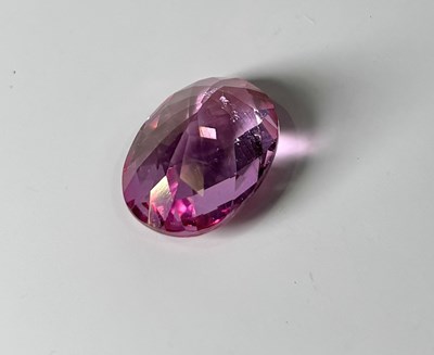 Lot 226 - A loose oval pink sapphire