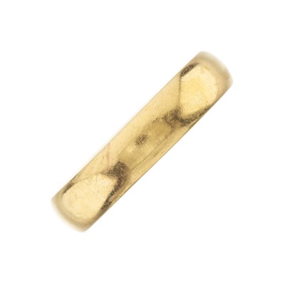 Lot 28 - An Edwardian 22ct gold wedding band ring