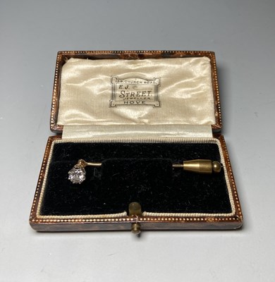 Lot 14 - A brilliant-cut diamond single-stone stickpin