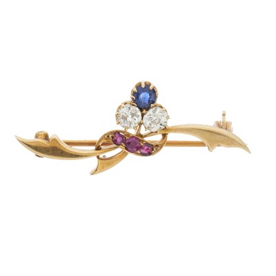 Lot 105 - An early 20th century 15ct gold diamond, ruby and sapphire shamrock brooch