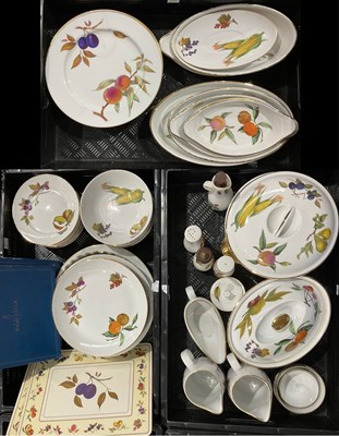 Lot 54 - A part Royal Worcester 'Evesham' pattern...