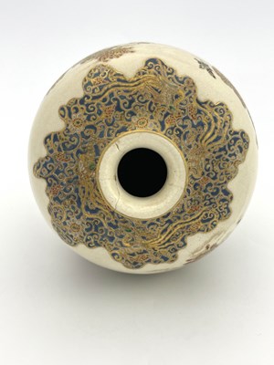 Lot 612 - A Japanese Satsuma vase, Kinkozan, Meiji,...