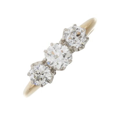 Lot 106 - An early 20th century 18ct gold diamond three-stone ring